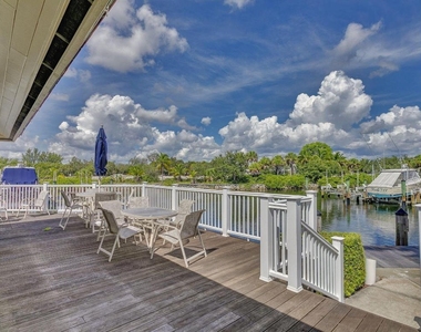 318 Oak Harbour Drive - Photo Thumbnail 36