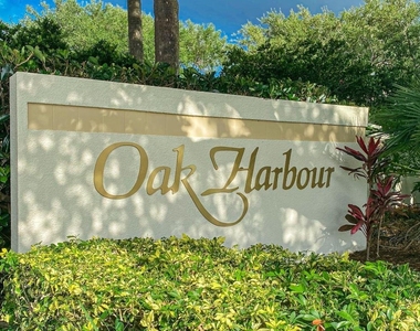 318 Oak Harbour Drive - Photo Thumbnail 51