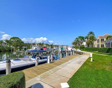 318 Oak Harbour Drive - Photo Thumbnail 32