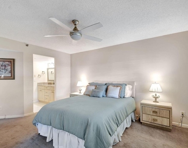 318 Oak Harbour Drive - Photo Thumbnail 14