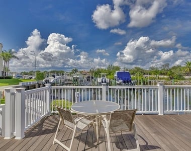 318 Oak Harbour Drive - Photo Thumbnail 41