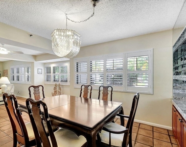 318 Oak Harbour Drive - Photo Thumbnail 4