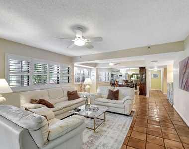 318 Oak Harbour Drive - Photo Thumbnail 3