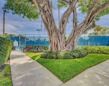 318 Oak Harbour Drive - Photo Thumbnail 24