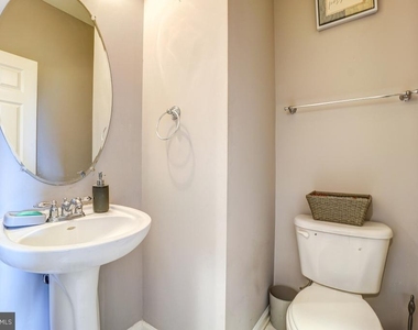 4281 S Capitol Street Sw - Photo Thumbnail 45