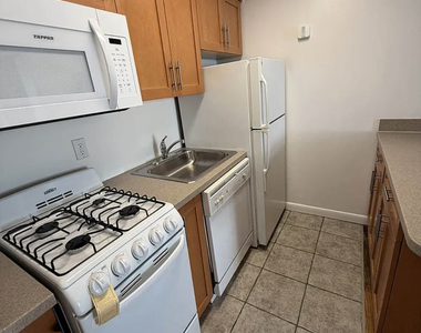 1470 First Avenue, Unit 8j - Photo Thumbnail 3