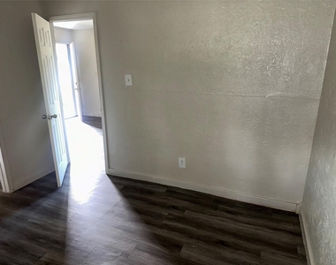 5409 Suez Street - Photo Thumbnail 6