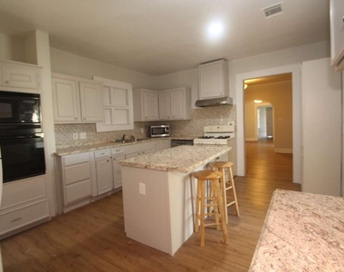 422 Tennessee Street - Photo Thumbnail 3