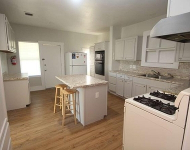 422 Tennessee Street - Photo Thumbnail 2