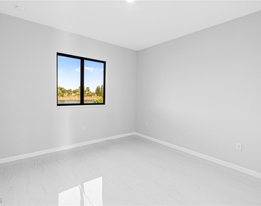 3340 Ne 19th Avenue - Photo Thumbnail 7