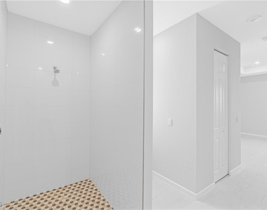 3340 Ne 19th Avenue - Photo Thumbnail 12