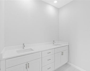 3340 Ne 19th Avenue - Photo Thumbnail 11