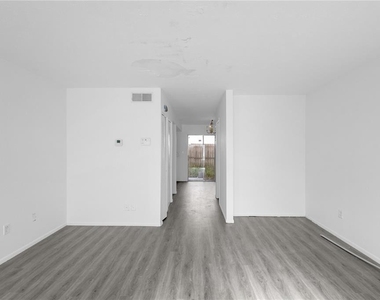 4025 Billingsgate Road - Photo Thumbnail 11