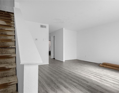 4025 Billingsgate Road - Photo Thumbnail 10