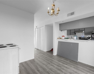 4025 Billingsgate Road - Photo Thumbnail 3