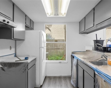 4025 Billingsgate Road - Photo Thumbnail 5