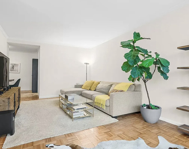 150 East 57th Street, Unit 22e - Photo Thumbnail 4
