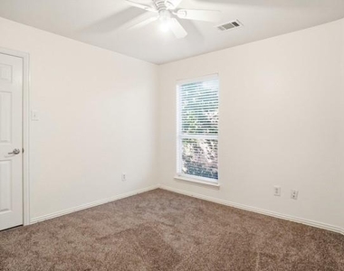 2741 Lynx Lane - Photo Thumbnail 32