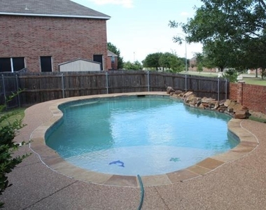 2741 Lynx Lane - Photo Thumbnail 3