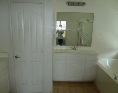 2741 Lynx Lane - Photo Thumbnail 24