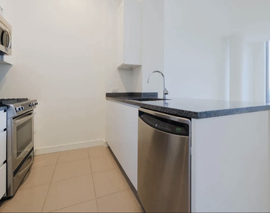 300 East 39th Street, Unit Phg - Photo Thumbnail 4