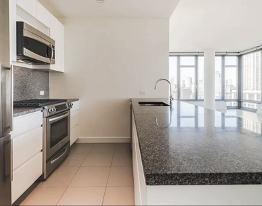 300 East 39th Street, Unit Phg - Photo Thumbnail 1