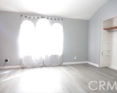 1011 Laguna - Photo Thumbnail 2