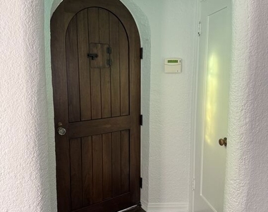326 N La Jolla Avenue - Photo Thumbnail 2