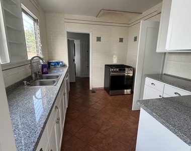 326 N La Jolla Avenue - Photo Thumbnail 13