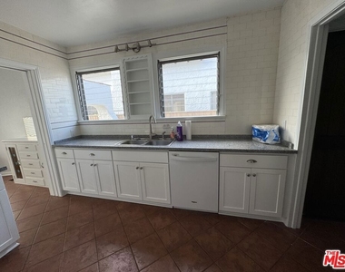 326 N La Jolla Avenue - Photo Thumbnail 14