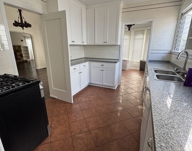 326 N La Jolla Avenue - Photo Thumbnail 15
