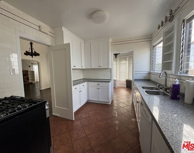 326 N La Jolla Avenue - Photo Thumbnail 16
