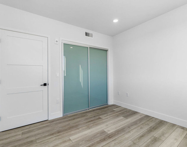 3632 S Keystone Avenue - Photo Thumbnail 35