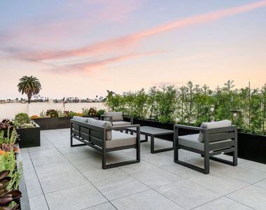 3632 S Keystone Avenue - Photo Thumbnail 8