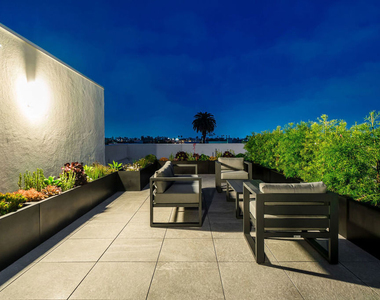 3632 S Keystone Avenue - Photo Thumbnail 16