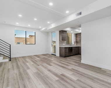 3632 S Keystone Avenue - Photo Thumbnail 21