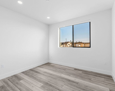 3632 S Keystone Avenue - Photo Thumbnail 26