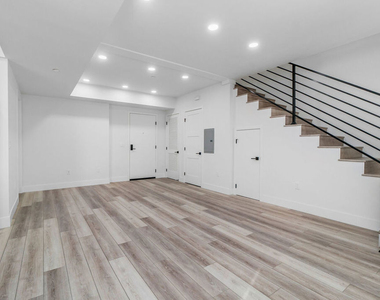 3632 S Keystone Avenue - Photo Thumbnail 22