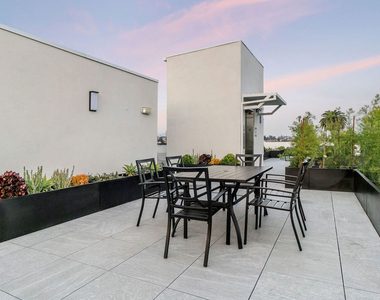 3632 S Keystone Avenue - Photo Thumbnail 10