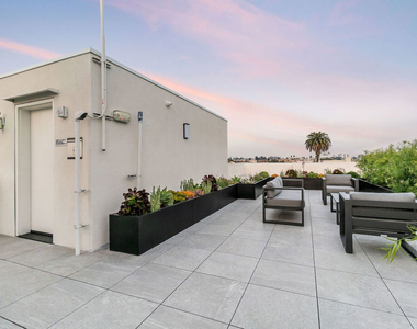 3632 S Keystone Avenue - Photo Thumbnail 11