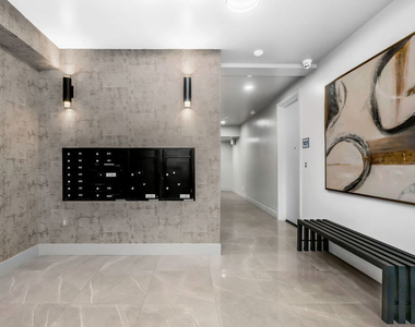 3632 S Keystone Avenue - Photo Thumbnail 4