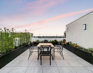 3632 S Keystone Avenue - Photo Thumbnail 9