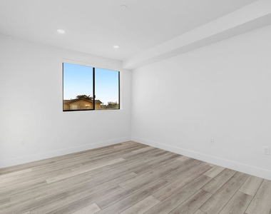 3632 S Keystone Avenue - Photo Thumbnail 27