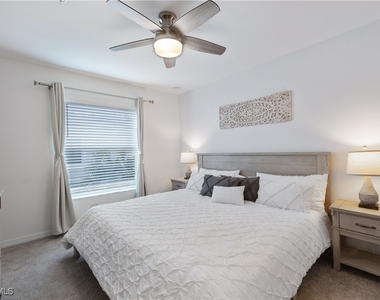 43041 Greenway Boulevard - Photo Thumbnail 10