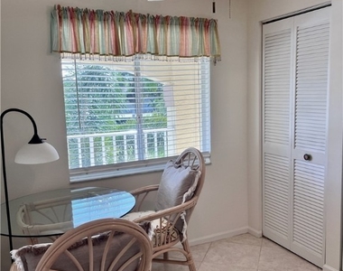 3685 Amberly Circle W - Photo Thumbnail 3