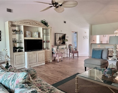 3685 Amberly Circle W - Photo Thumbnail 5