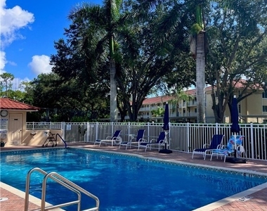 3685 Amberly Circle W - Photo Thumbnail 23