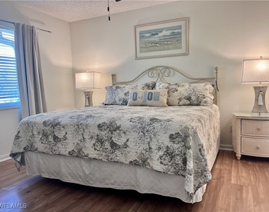 3685 Amberly Circle W - Photo Thumbnail 7