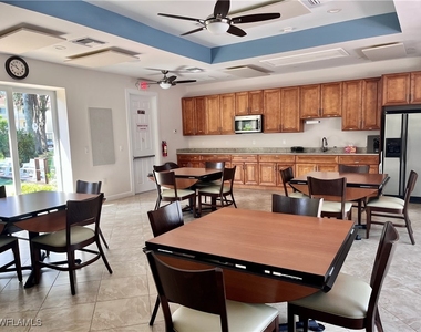 3685 Amberly Circle W - Photo Thumbnail 26