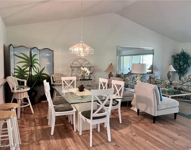 3685 Amberly Circle W - Photo Thumbnail 4